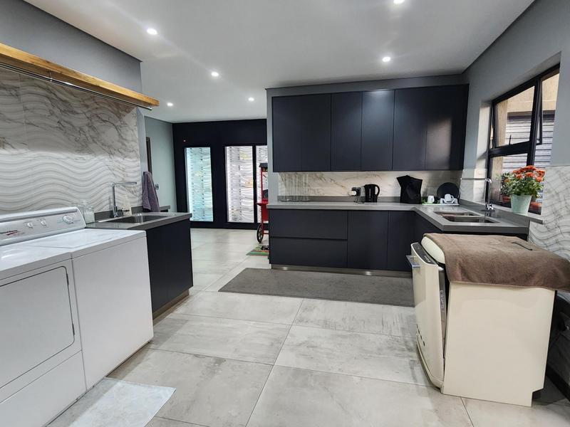 5 Bedroom Property for Sale in Heron Banks Golf Estate Free State